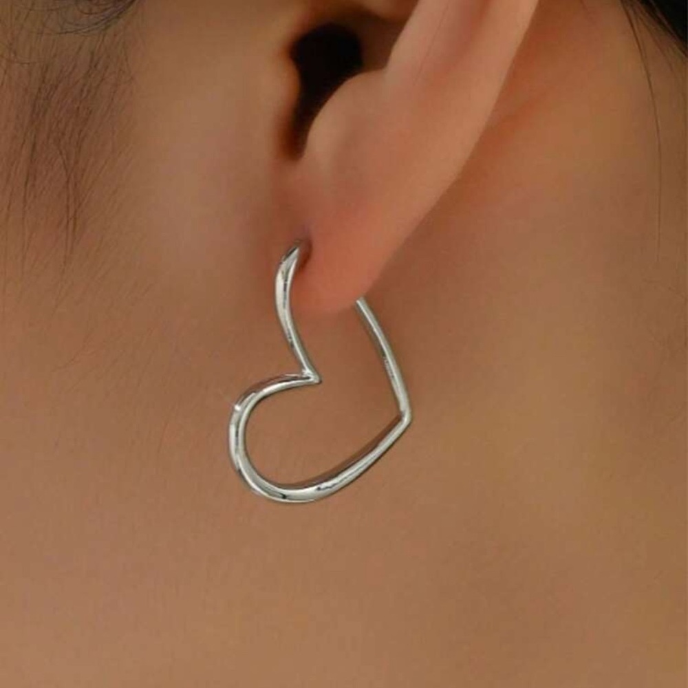 Silver Heart Earrings‎
